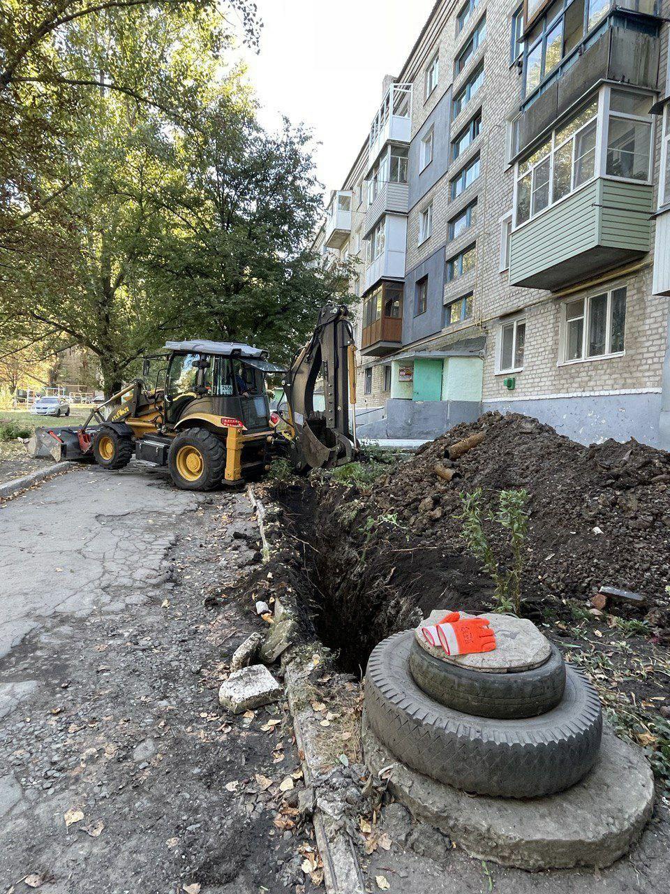 Специалисты из Самарской области заменили канализацию на участке в мкр-не Черемушки города Снежное.