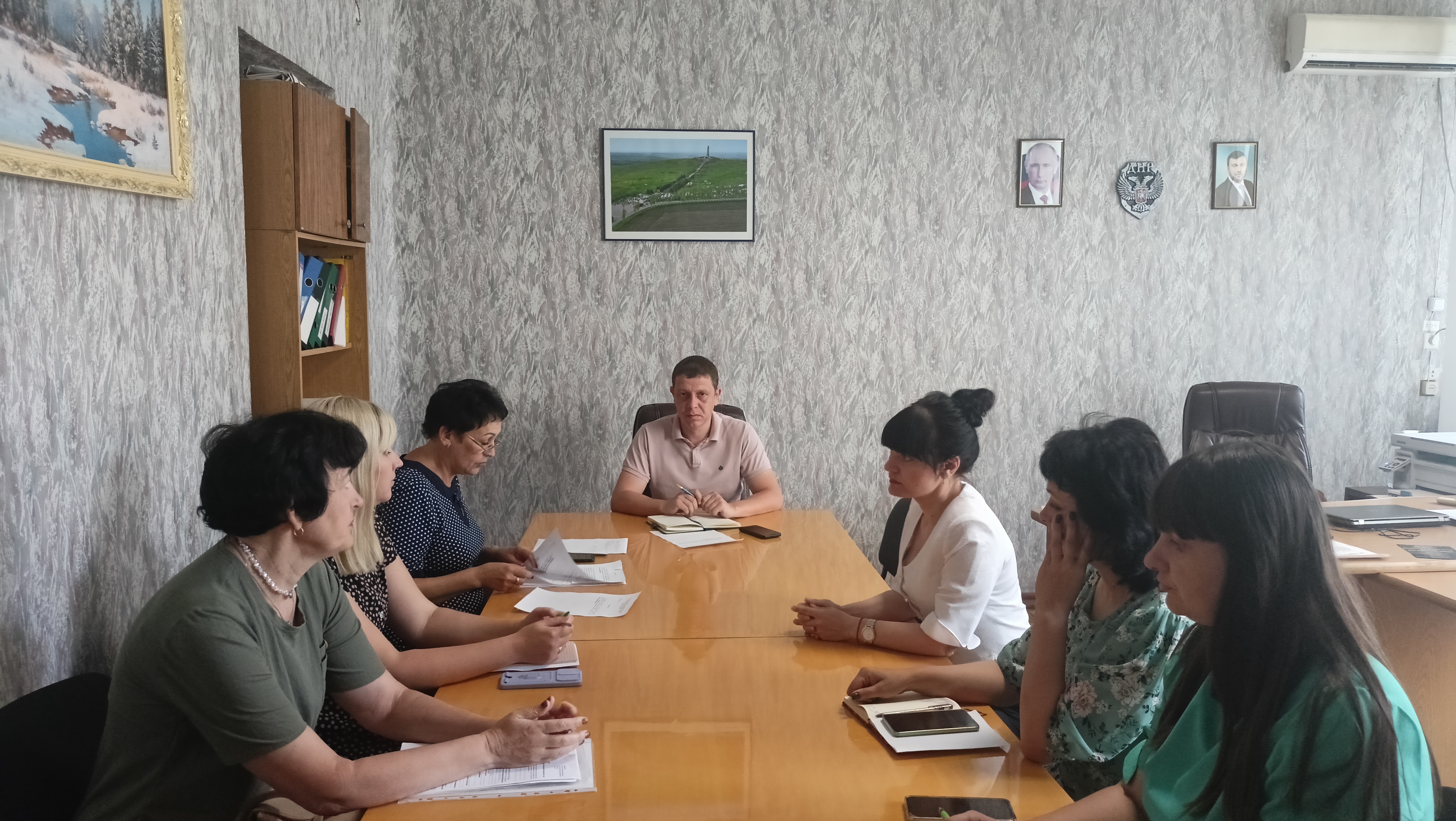 Заседание Совета по вопросам защиты прав ребенка и социальной поддержки семьи при администрации города Снежное.