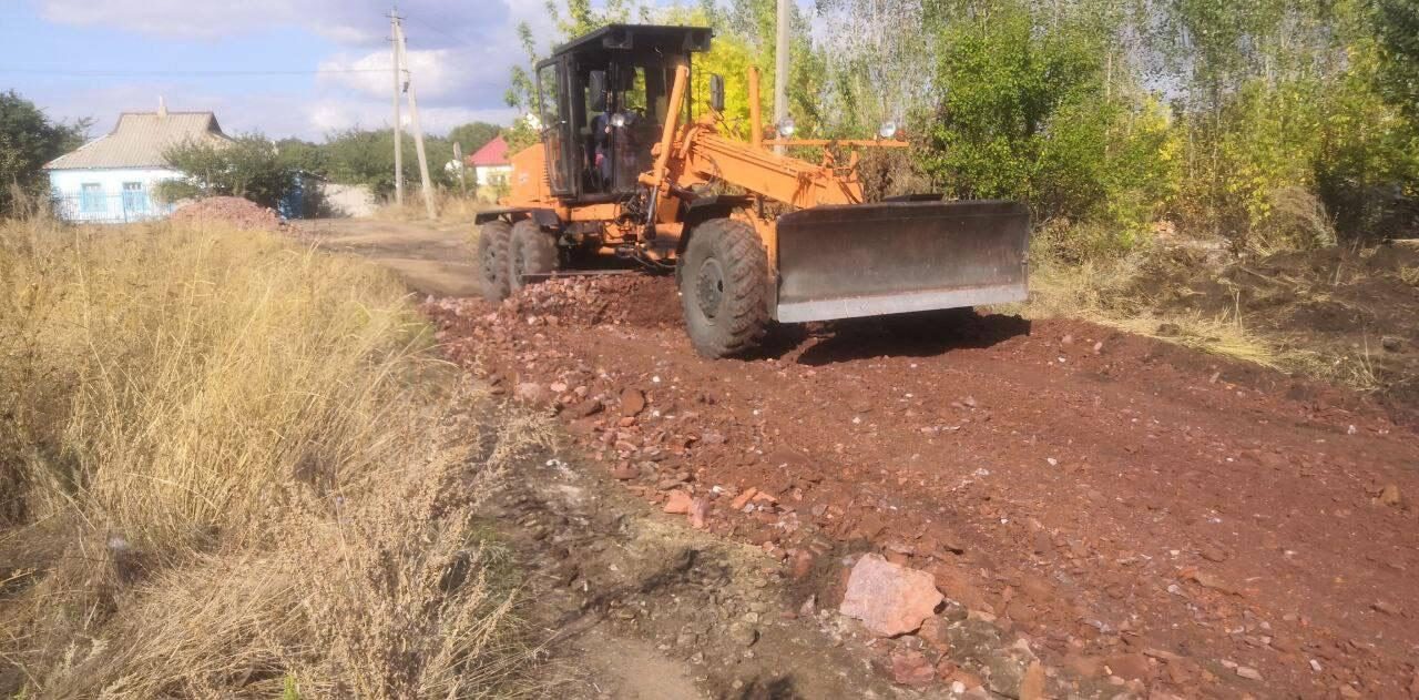 Специалисты из Самары ремонтируют дорогу по ул. Уральская в Снежном.